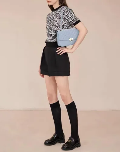 Vista 3 de GM LIKKIE Bolso de hombro acolchado para mujer, bolso cruzado con solapa mediana con correa de cadena, bolso de mano de cuero vegano suave