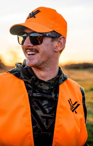 Vista 4 de Vortex Optics Blaze Orange Hunting Vest & Hat Combo
