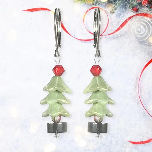 Vista 5 de CariCat Designs Boho Chic Handmade Christmas Holiday Red Prism and Mint Green Czech Glass Beaded Christmas Tree with Black Jasper Stone Base