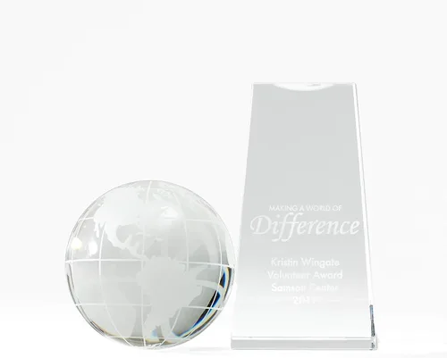 Vista 5 de Trofeo grabado – Cristal ejecutivo – Globo señorial en base rectangular – Viene en caja de regalo – Premio para empleados Estilo personalizado
