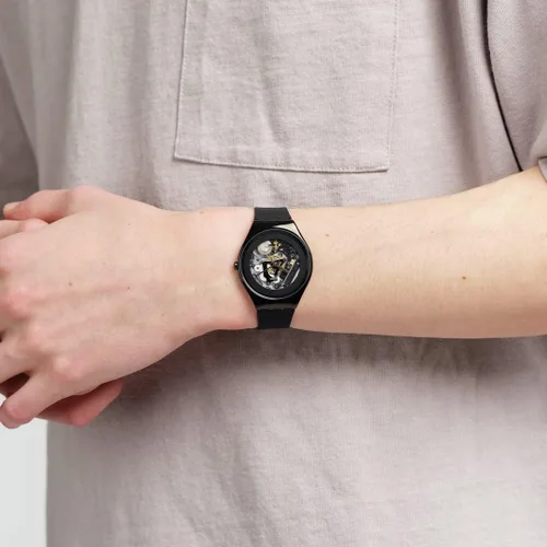 Vista 3 de Swatch La belleza de la piel está dentro Negro