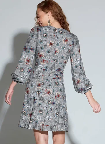 Vista 4 de McCall's Patterns M7802E5 McCall's - Patrones de costura para mujer, con escote abierto, tallas 14-22, 14-16-18-20-22, blanco