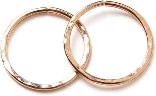 Vista 11 de Pequeños aros chapados en oro rosa martillado, mini aretes de aro, aretes de aro Huggie