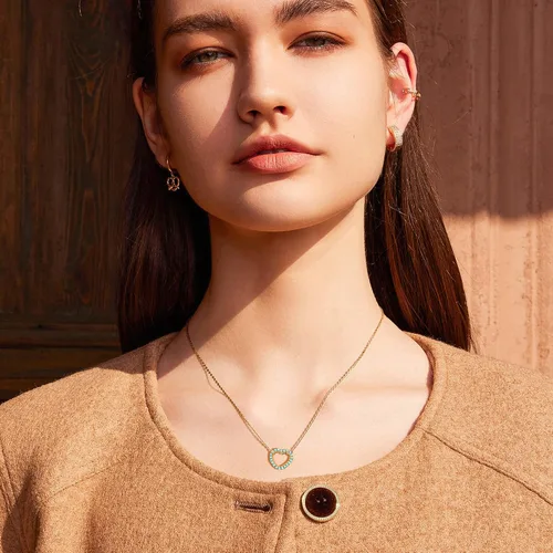 Vista 2 de Valloey Rover Collar con colgante de lunares pequeños, delicado collar de plata de ley chapada en oro de 14 quilates, collar de gargantilla