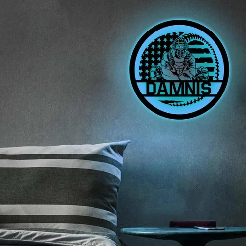 Vista 6 de Arte de Pared de Metal Personalizado de Béisbol con Bandera de EE.UU. con Luz LED, Letrero Personalizado con Nombre de Jugador de Sóftbol Americano