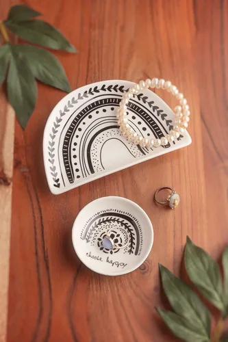 Vista 4 de Karma, BANDEJA BOHO B&W CON FORMA DE TRINKET SETA