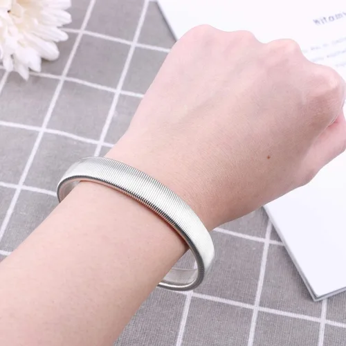 Vista 7 de ONDIAN CHUNCIN - Brazalete de metal de alambre elástico para ligas elásticas (negro) (color blanco, tamaño mediano)