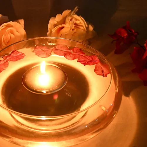 Vista 6 de Zest Candle Velas flotantes plateadas metálicas de 3 pulgadas