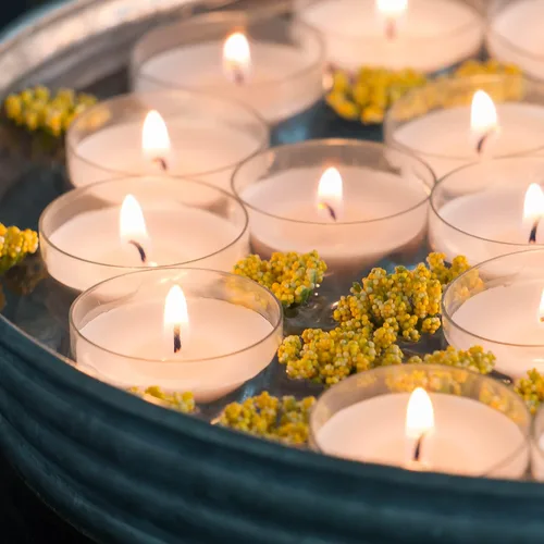 Vista 2 de Stonebriar Bulk 192 velas de té transparentes sin perfume de larga combustión sin humo con 6 a 7 horas de tiempo de combustión extendido