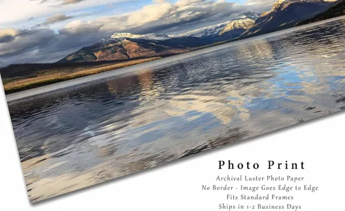 Vista 2 de Impresión fotográfica del Parque Nacional Glaciar (no enmarcado) Imagen de picos nevados en el lago McDonald en el día de otoño en Montana Montana