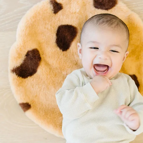 Vista 3 de Mini manta Cookie Buddy – Manta de seguridad unisex de lujo Minky de piel sintética para bebé – Regalos esenciales para recién nacidos para niños
