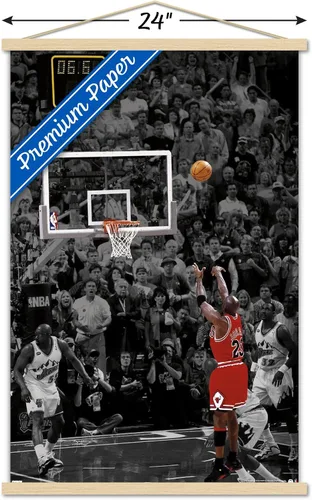 Vista 3 de Trends International Michael Jordan - Póster de pared The Shot, 22.37 x 34.00 pulgadas, paquete de impresión prémium y colgador de madera de haya