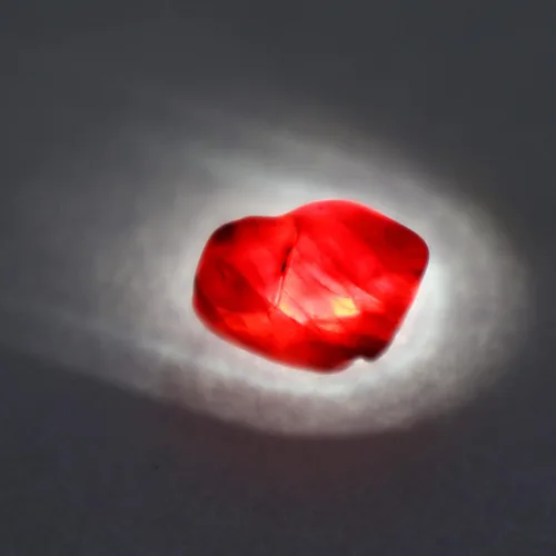 Vista 4 de GEMHUB Piedra preciosa suelta de 3.90 quilates de cristal curativo de espinela roja áspera pequeña, espinela birmana, cristal curativo pequeño