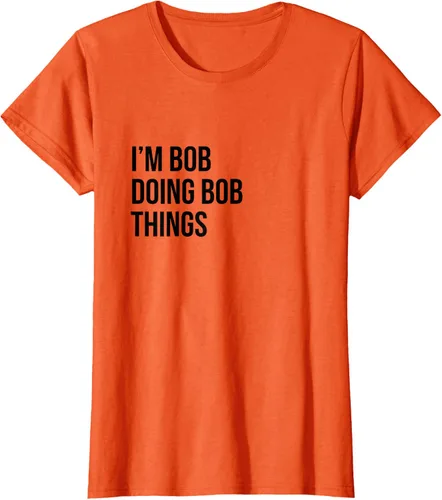 Vista 39 de Camiseta con texto en inglés "I'm Bob Doing Bob Things" Asfalto