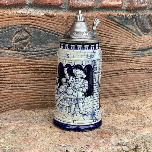 Vista 2 de Essence of Europe Gifts 0.6 litros OktoberfestHaus - Jarra alemana con tapa Das Leben Ist Ein Wurfelspiel Wir Wurfeln All Tage