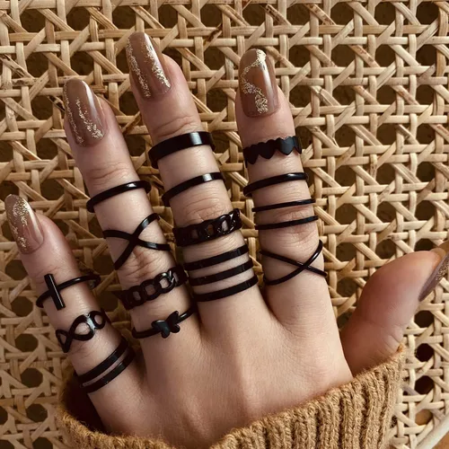 Vista 6 de Anillos negros para hombres y mujeres y niñas juego de anillos góticos punk paquete de anillos ajustables góticos anillos de animales apilables