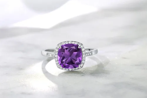 Vista 5 de Gem Stone King Anillo de compromiso de oro blanco de 10 quilates con amatista morada y diamantes de acento para mujer