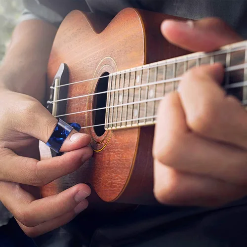 Vista 4 de Frienda Púas de dedo para pulgar, palillos planos, púas de guitarra de mano de celuloide