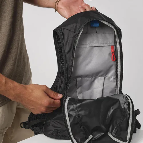 Vista 7 de Salomon Cross 8 Trail Running Pack, chaleco ligero de hidratación para correr de 8L