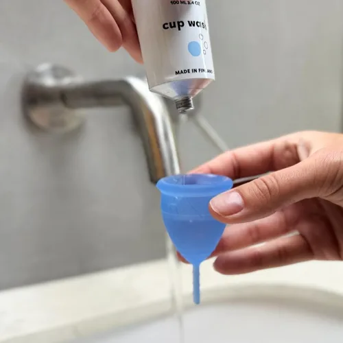 Vista 4 de Lunette Feelbetter - Limpiador de vasos menstruales, combinación perfecta para tu copa menstrual de silicona, vegano, natural, sin parabenos, 3.4