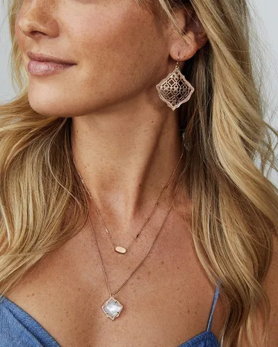 Vista 2 de Kendra Scott Kacey - Collar largo con dije para mujer