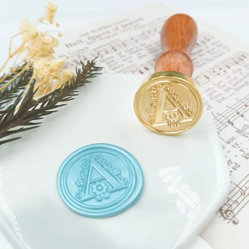 Vista 7 de Sello medieval tradicional de cera del alfabeto, con cabeza de latón, con mango de madera, para tarjetas, sobres, regalo (letra A)