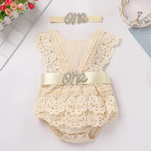 Vista 2 de IMEKIS Conjunto de mameluco de encaje bohemio para bebé recién nacido para primer cumpleaños + diadema + cinturón de banda