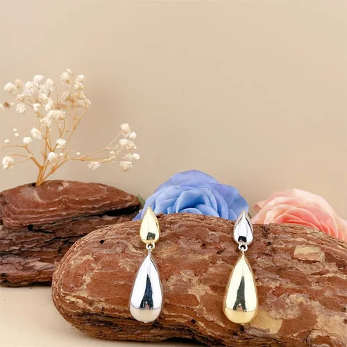 Vista 5 de ASHMIT - Aretes colgantes de gota de agua de aleación dorada, aretes asimétricos a juego de oro y plata, aretes grandes de lágrima para mujeres