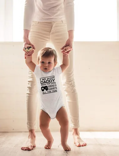 Vista 20 de CBTwear Proof Daddy Does Not Play Video Games All the Time – Ropa de bebé – Divertido body para recién nacido para niños y niñas