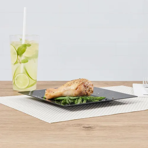Vista 6 de Restaurantware Platos de fiesta de 8.2 x 8.2 x 0.5 pulgadas, 100 platos de postre de plástico desechables – Platos cuadrados de plástico negro