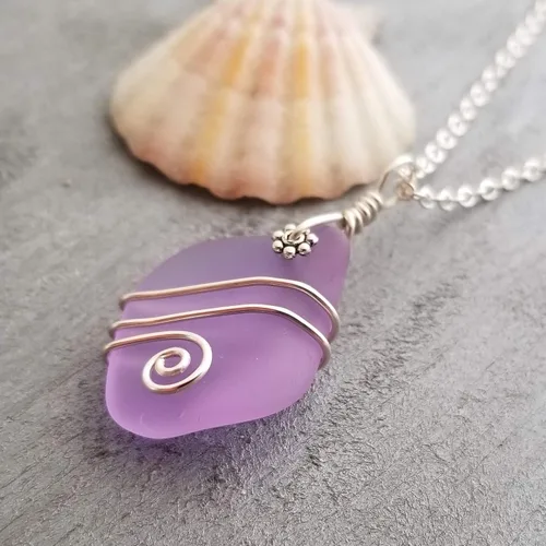Vista 8 de Yinahawaii Handmade Sea Glass Necklace, Hawaiian Jewelry for Women, Wire "Magical Color Changing" Purple Necklace, Sea Glass Jewelry For Women