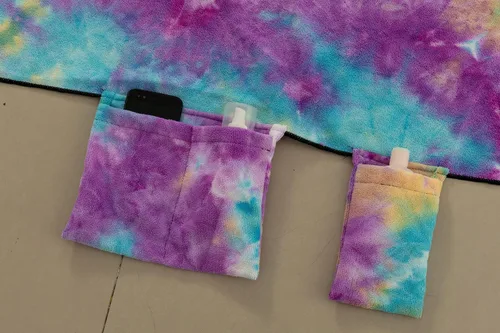 Vista 4 de Funda para Silla de Playa, Toalla de Microfibra para Tumbona con Bolsillos de Almacenamiento para Tumbona de Piscina, Hotel, Jardín (Tie-Dye)