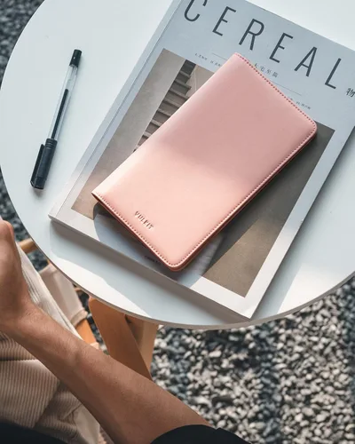 Vista 4 de VULKIT Billetera para pasaporte, con bloqueo RFID, cartera de viaje para hombres y mujeres