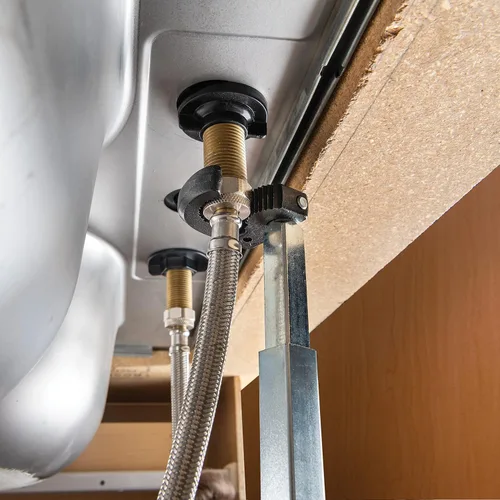Vista 10 de RIDGID 31175 Modelo 1017 Llave plegable para lavabo ajustable de 10 a 17 pulgadas, plata, fabricada en los Estados Unidos
