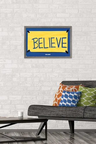 Vista 2 de Trends International Ted Lasso - Póster de pared Believe, 14.725 x 22.375 pulgadas, versión enmarcada de madera de granero