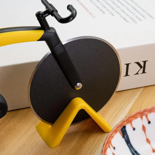 Vista 2 de Rueda cortadora de pizza para bicicleta con soporte, cuchillo de pizza de acero inoxidable de 2.4 pulgadas, superficie esmerilada antiadherente