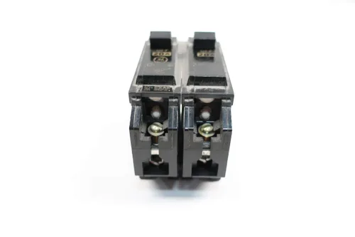 Vista 2 de GE Disyuntor Magnético THQL2120-2-Pole, Montaje Enchufable, 20A 120/240V - Tamaño Estándar
