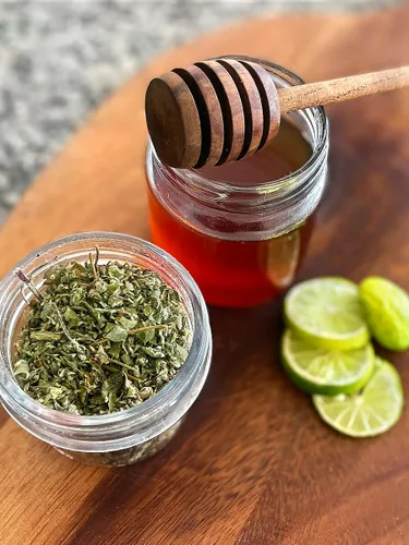 Vista 4 de HerbaZest Té Muña (té de menta andina) – 6 oz (170 g) – Hojas y tallos sueltos 100% puros y elaborados en la naturaleza de primera calidad