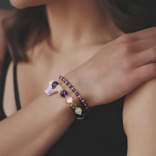 Vista 2 de GolbalJew Pulsera de amatista para mujer, pulseras de cuentas de amatista para la ansiedad, dijes de mariposa, piedra curativa en capas, regalos