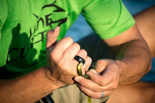 Vista 4 de Line Cutterz Anillo de cuchilla de cerámica patentado sin óxido, cortador de línea de pesca rápido