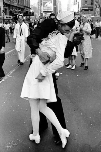 Vista 2 de EuroGraphics Kissing on VJ Day Life Magazine (1000 piezas) Puzzle (6000-0820), azul
