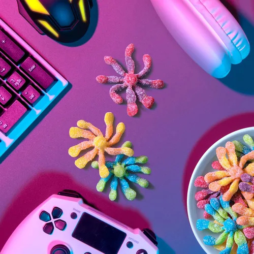 Vista 4 de Trolli Sour Brite Octopus, caramelo de goma agria, bolsa a granel de 5 libras