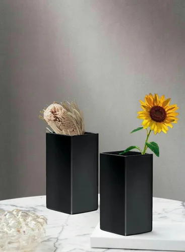 Vista 2 de Serene Spaces Living Jarrones cuadrados de cerámica negro mate, jarrones modernos para centros de mesa de boda, decoración del hogar