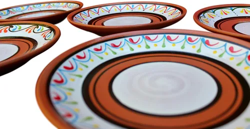 Vista 2 de Juego de platos de ensalada de terracota española de 5 piezas, multicolor