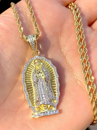 Vista 2 de Shop-iGold Iced Lady of Guadalupe Hombres Mujeres 925 Italia Oro Acabado Iced Silver Charm Colgante Acero Inoxidable Real 0.118in Cadena de cuerda