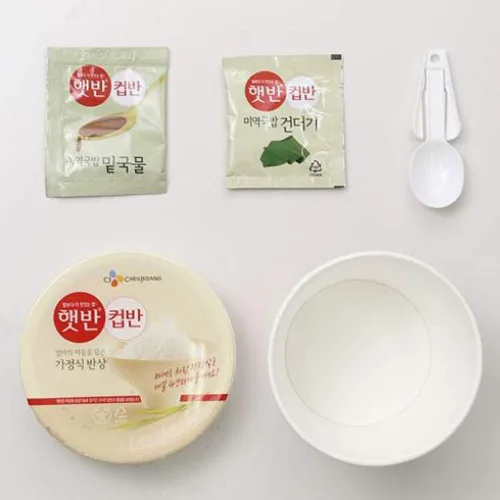 Vista 2 de Cupbahn - Comida coreana precocinada con arroz blanco - 25 sabores por Hetbahn - Sopa de algas marinas, 2 tazones