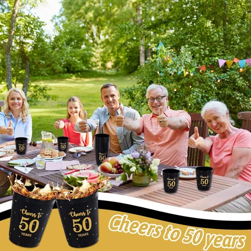 Vista 6 de 24 vasos de plástico reutilizables para cumpleaños de 50 años, regalos para fiestas de cumpleaños de 50 años, regalos de fiesta negros y dorados, 12