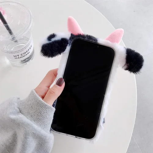 Vista 2 de LUVI Funda 3D linda para iPhone 13, funda de felpa peluda para mujer, diseño de dibujos animados de vaca de piel sintética de pelo femenino de Negro