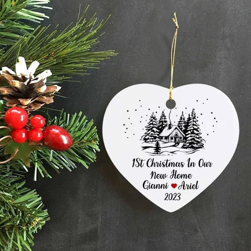 Vista 4 de Adorno de primera Navidad en nuestro nuevo hogar, adorno para el primer hogar 2025, decoración personalizada para colgar en el árbol de Navidad