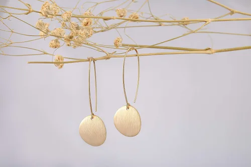 Vista 6 de Aretes colgantes largos de oro con forma de círculo de Simicircle para mujer, ligeros, moneda de disco circular, geométricos, planos, cepillados